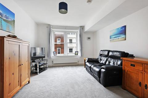 2 bedroom flat for sale, High Street, Dorking, Surrey, RH4