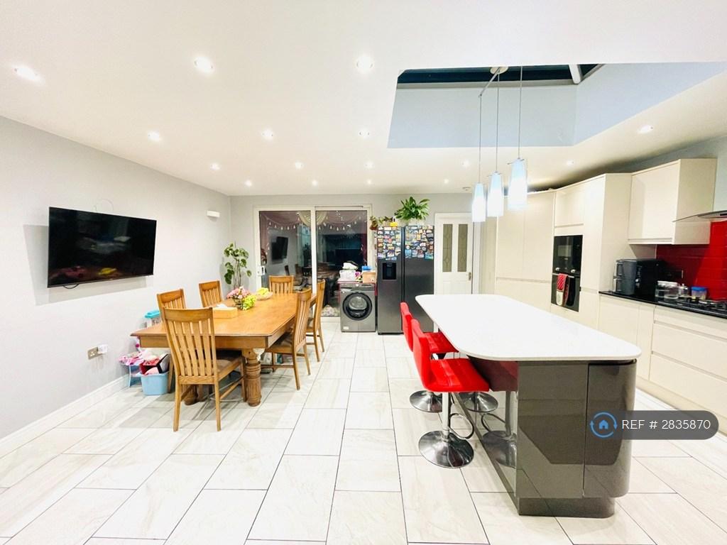 Open Kitchen/Dining