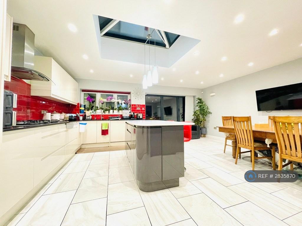 Open Kitchen/Dining