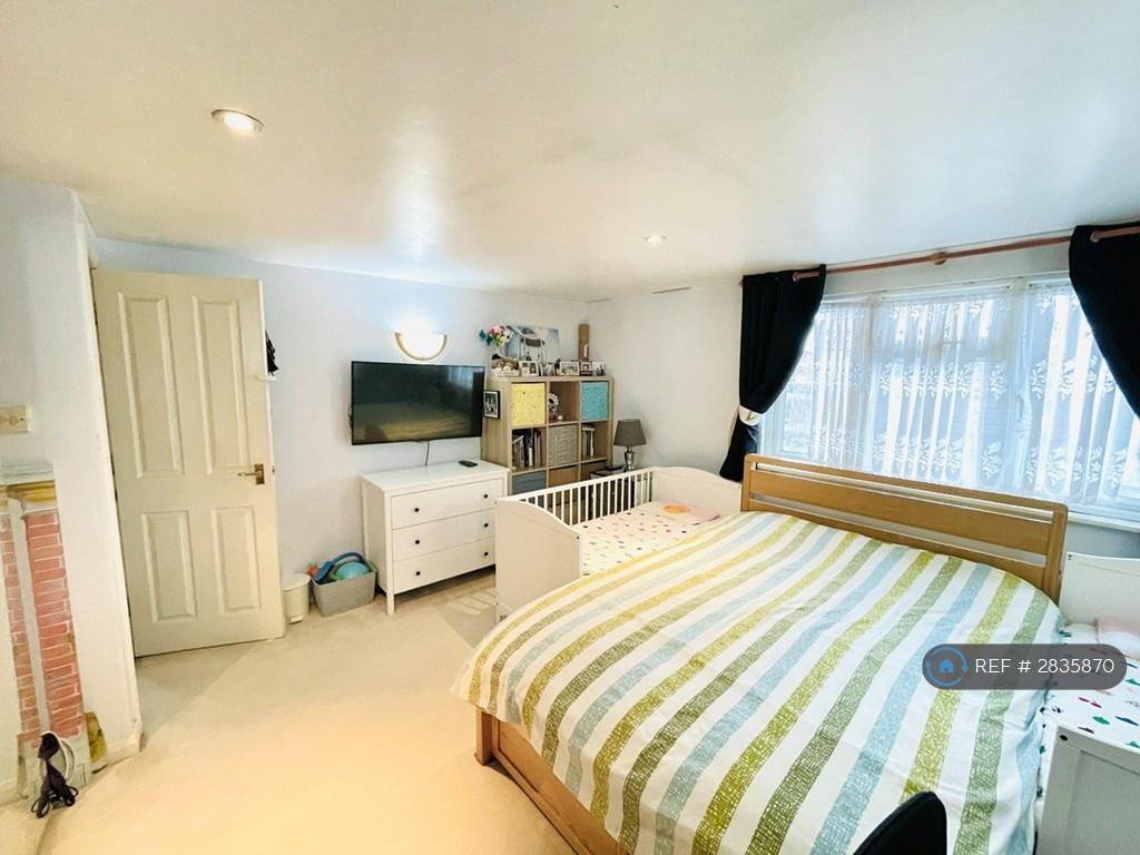 Bedroom 4 (2nd Floor)