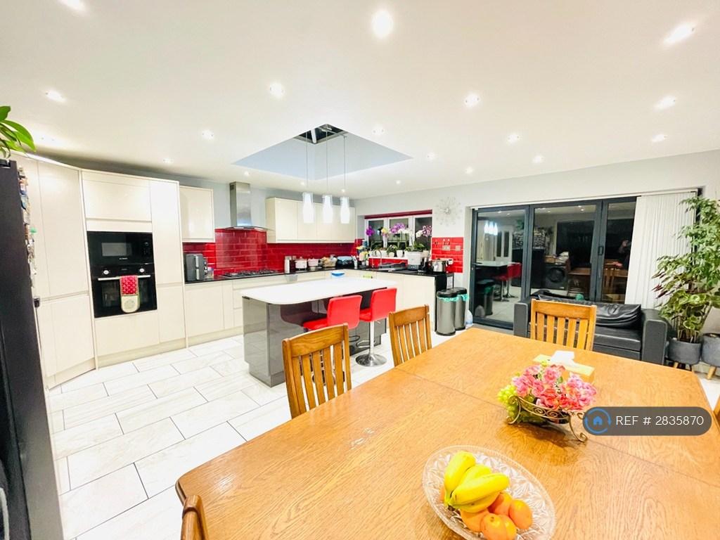 Open Kitchen/Dining