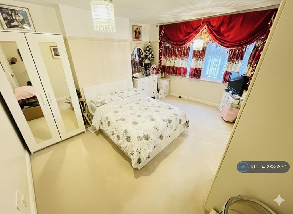 Bedroom 1 (1st Floor)