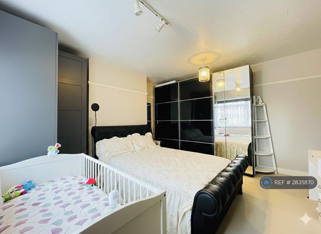 Bedroom 2 (1st Floor)
