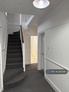 4 bedroom detached house to rent, Eaton Road, Enfield, EN1