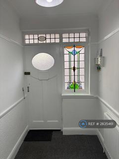 4 bedroom detached house to rent, Eaton Road, Enfield, EN1