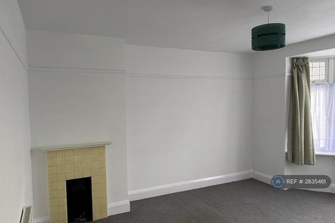 4 bedroom detached house to rent, Eaton Road, Enfield, EN1