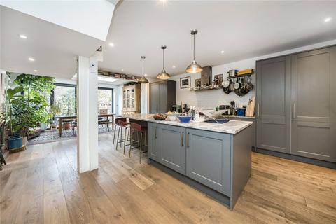 3 bedroom maisonette for sale, Amhurst Road, London, E8