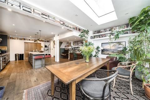 3 bedroom maisonette for sale, Amhurst Road, London, E8