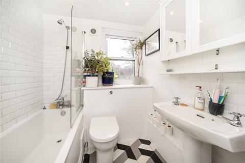 3 bedroom maisonette for sale, Amhurst Road, London, E8