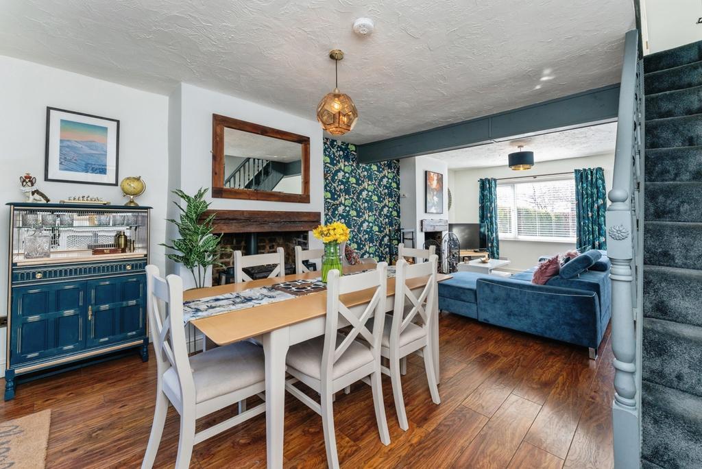 Dining room, fireplace