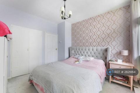 1 bedroom flat to rent, Swanton Gardens, London, SW19