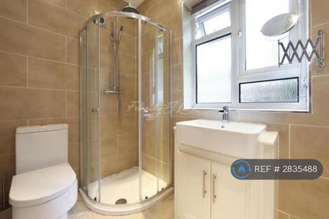 1 bedroom bungalow to rent, Susan Road, London, SE3