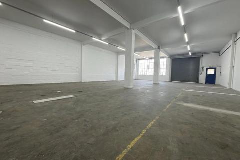 Warehouse to rent, 3-15 East Ln Wembley HA9 7NA