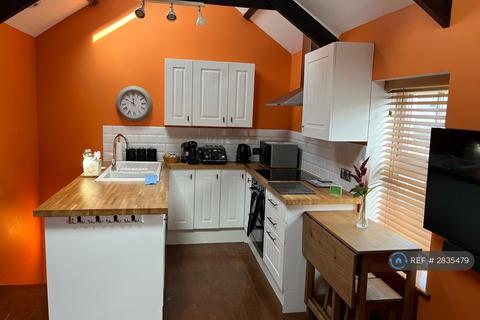 1 bedroom detached house to rent, Queen St, Penzance, TR19
