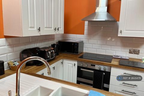 1 bedroom detached house to rent, Queen St, Penzance, TR19