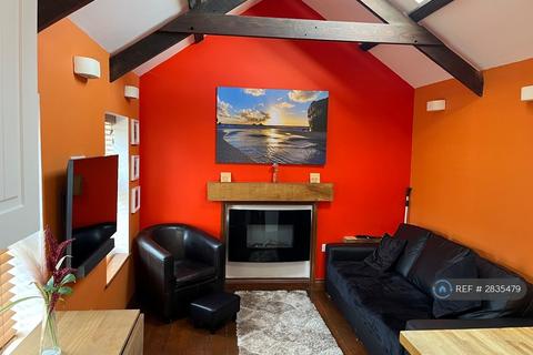 1 bedroom detached house to rent, Queen St, Penzance, TR19