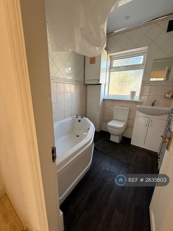 Main Bathroom Upstairs