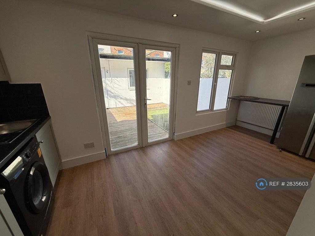 Kitchen Diner With Breakfast Table