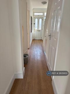 3 bedroom terraced house to rent, Landseer Avenue, London, E12