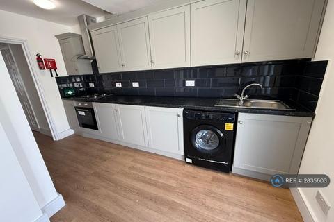 3 bedroom terraced house to rent, Landseer Avenue, London, E12