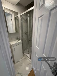 3 bedroom terraced house to rent, Landseer Avenue, London, E12