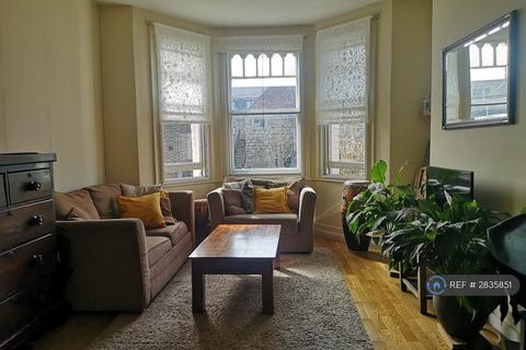 2 bedroom flat to rent, Coleridge Road, North Finchley, N12