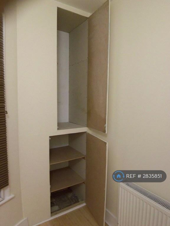 2nd Bedroom Wardrobe & Cupboard