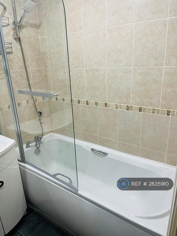 Main Bathroom 2