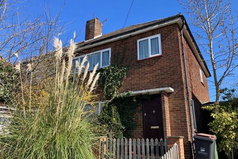 3 bedroom semi-detached house to rent, Barnfield Road, Orpington BR5