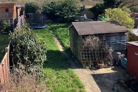 3 bedroom semi-detached house to rent, Barnfield Road, Orpington BR5