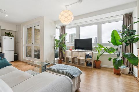1 bedroom flat to rent, Shuttleworth Road, London SW11