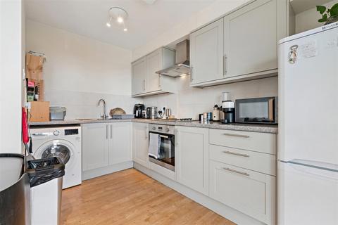1 bedroom flat to rent, Shuttleworth Road, London SW11