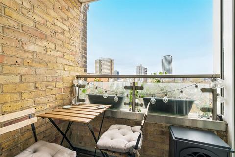 1 bedroom flat to rent, Shuttleworth Road, London SW11