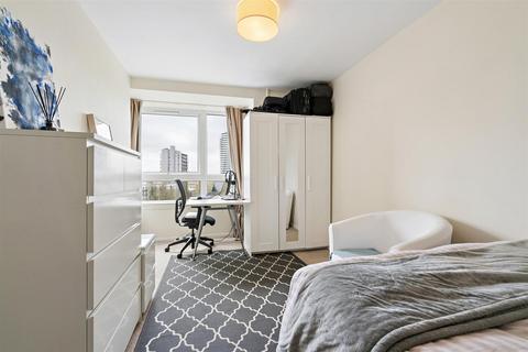 1 bedroom flat to rent, Shuttleworth Road, London SW11