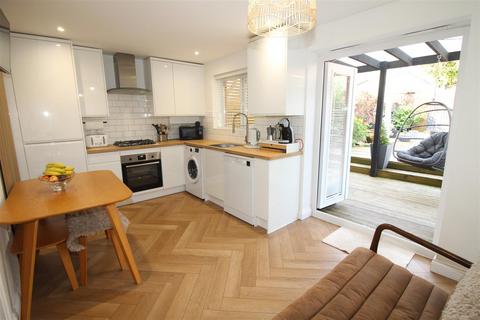 3 bedroom end of terrace house for sale, Mill-Race, Newport NP11