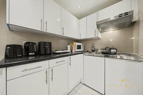 Studio to rent, London W8