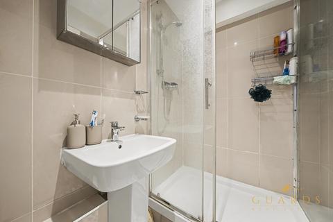 Studio to rent, London W8