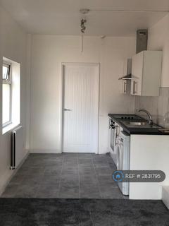 Studio to rent, Campden Crescent, Wembley, HA0