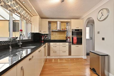 4 bedroom detached house for sale, Quarry View, Ashford TN23