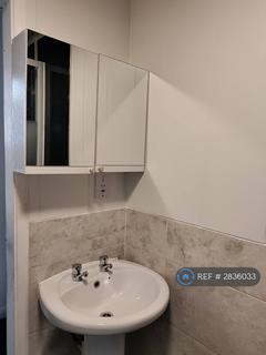 3 bedroom flat to rent, Pendleton Way, Salford, M6