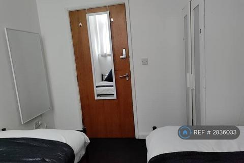 3 bedroom flat to rent, Pendleton Way, Salford, M6