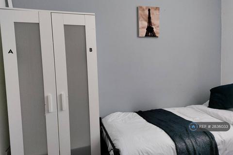 3 bedroom flat to rent, Pendleton Way, Salford, M6