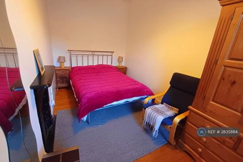 undefined, Well Court, Edinburgh, EH4