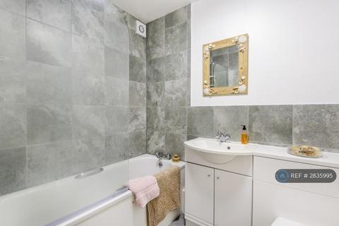 1 bedroom flat to rent, Henley Court, London, SE15