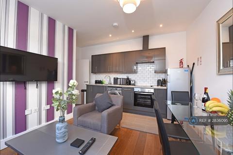 2 bedroom flat to rent, Falcon Road, London, SW11
