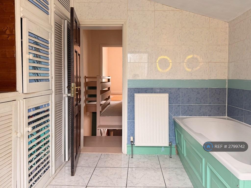 Upstairs Bathroom