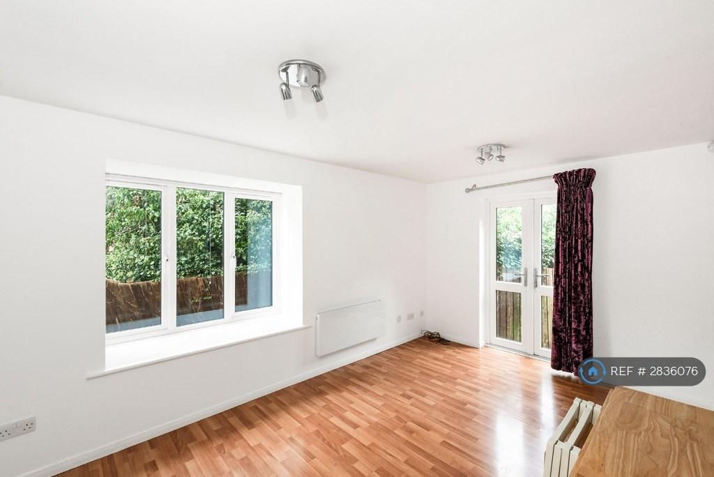 Direct Access To Communal Garden