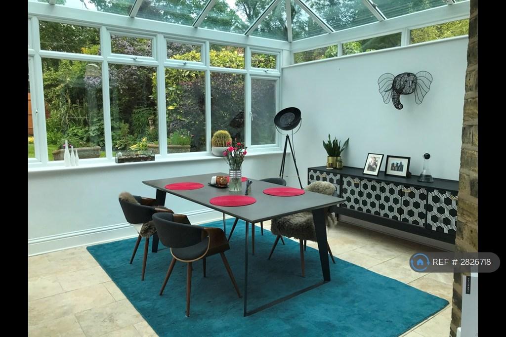 Conservatory / Dinning Room