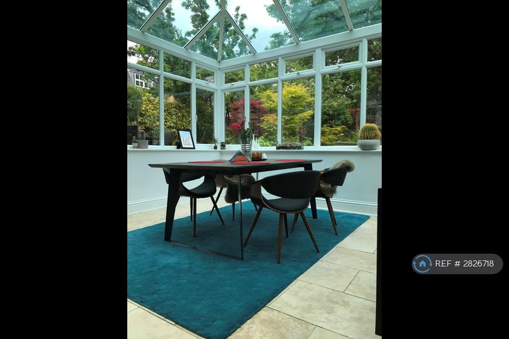 Conservatory / Dinning Room