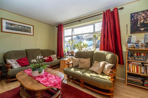 3 bedroom semi-detached house for sale, Kenilworth Drive, Borehamwood WD6